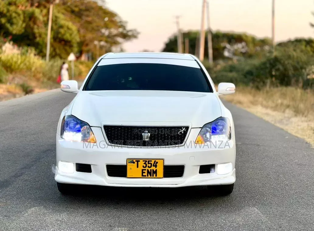 Toyota Crown 2007 White