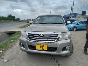 Toyota Hilux 2015 Gray