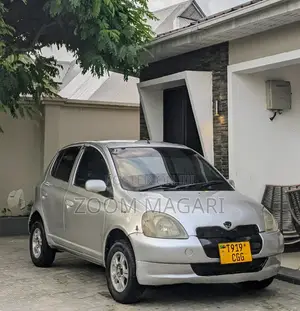 Toyota Vitz 2004 Silver