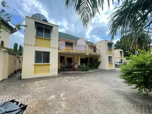 3bdrm House in Oyster Bay for sale