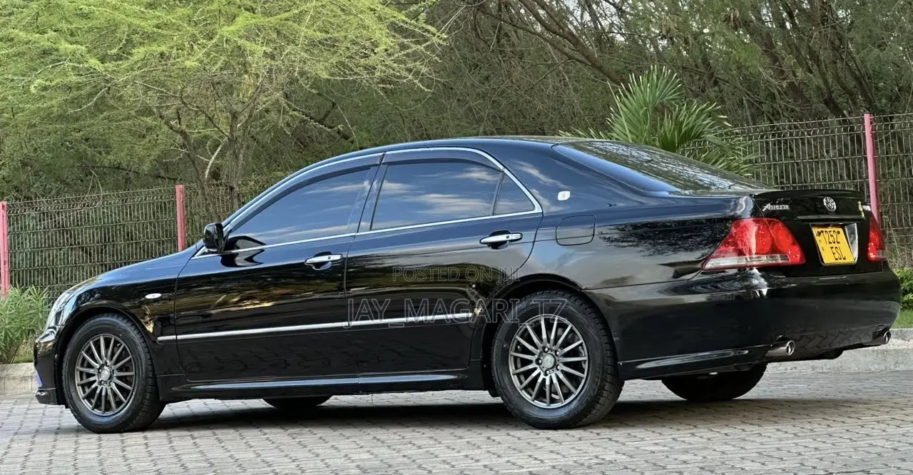 Toyota Crown 2004 Black