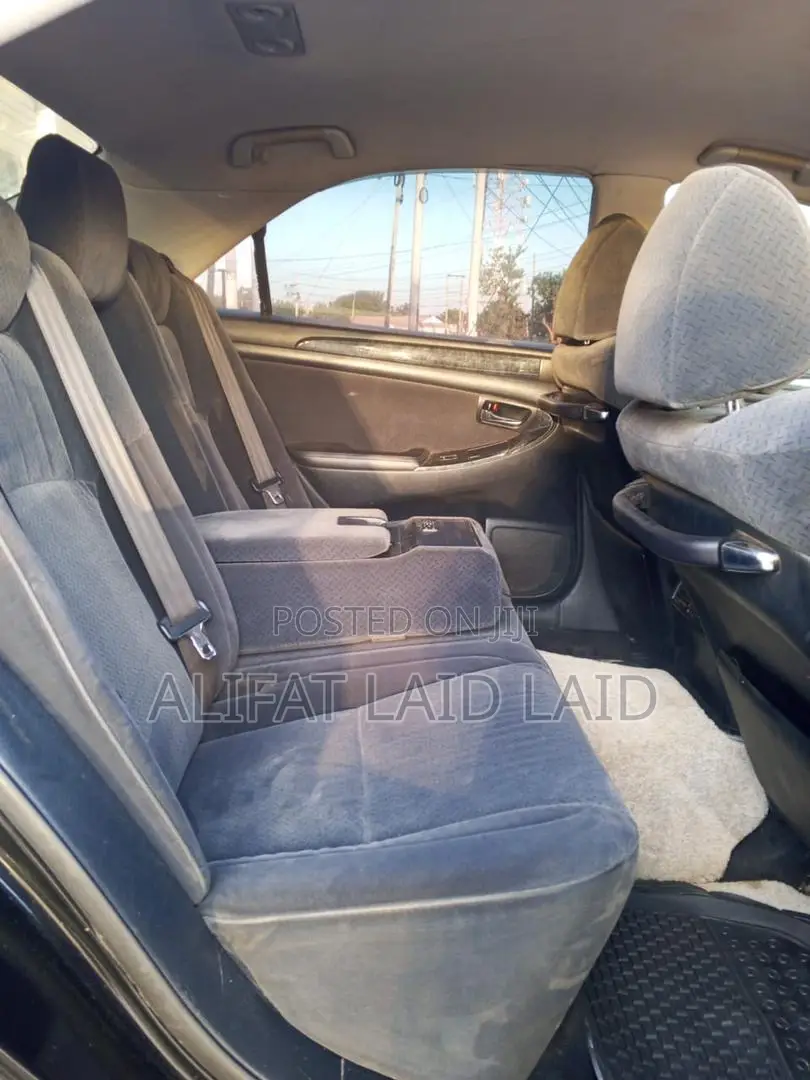 Toyota Crown 2004 Black
