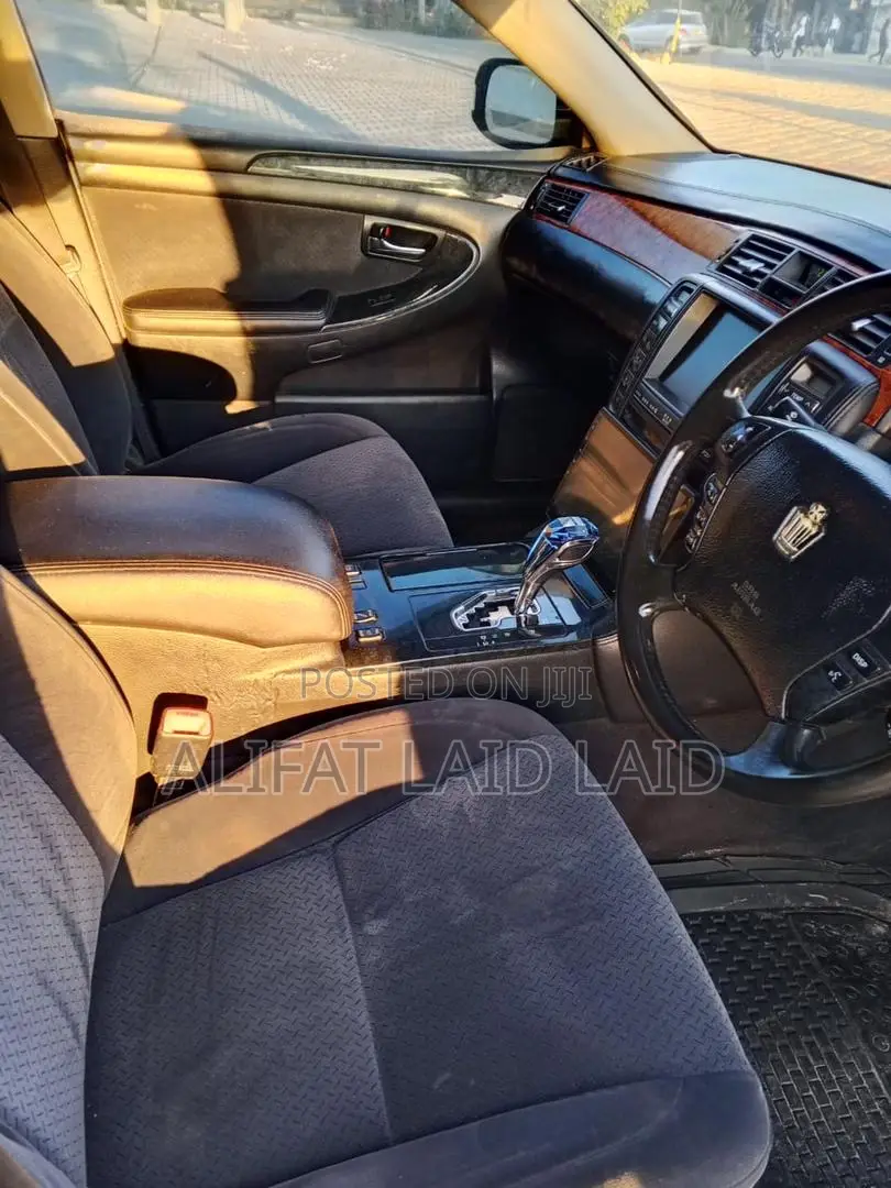 Toyota Crown 2004 Black