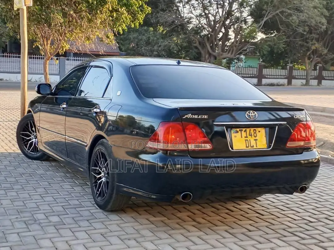 Toyota Crown 2004 Black