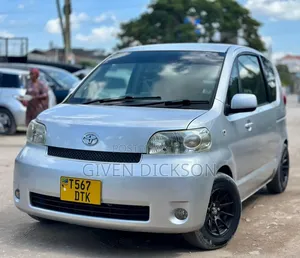 Toyota Porte 2006 Silver