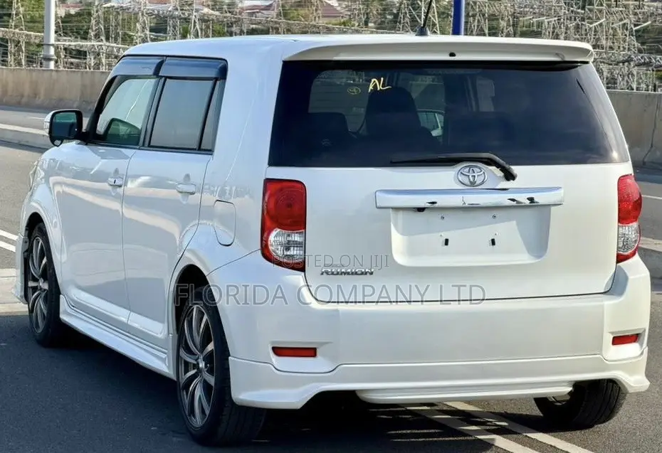 Toyota Corolla Rumion 2009 White
