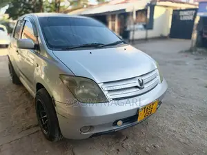 Toyota IST 2002 Silver