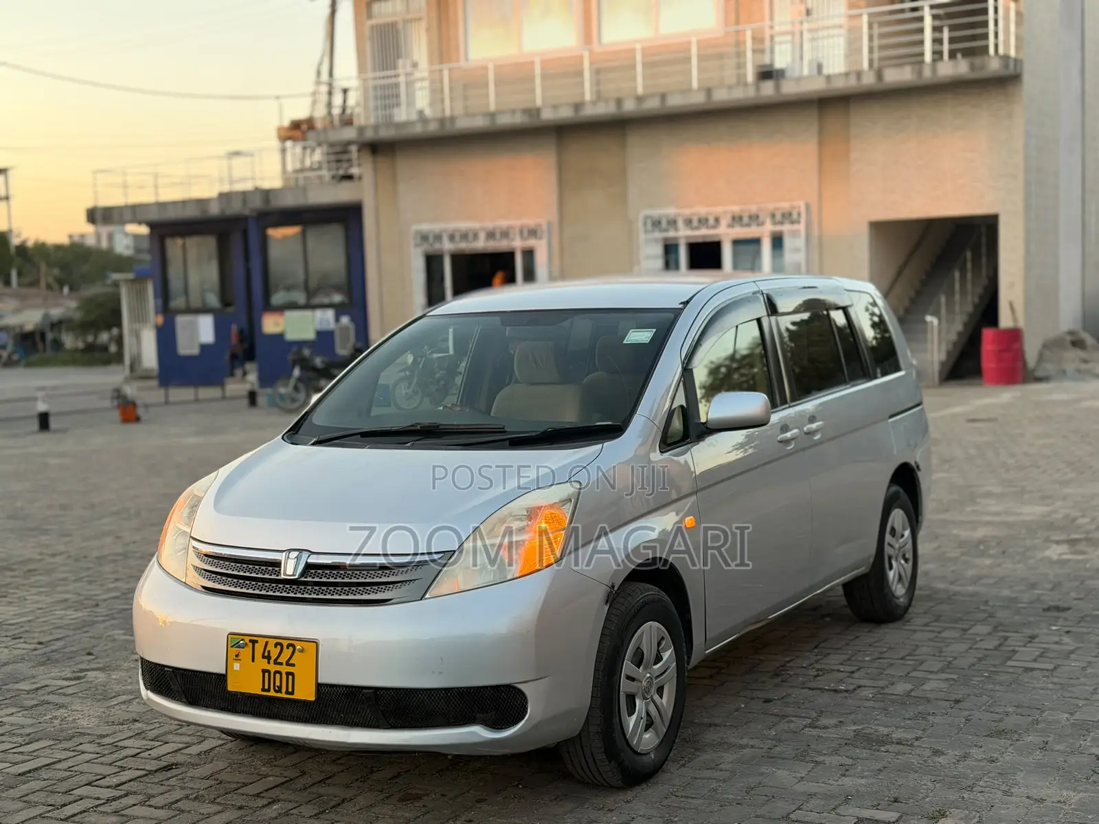 Toyota ISIS 2006 Silver