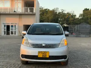 Toyota ISIS 2006 Silver