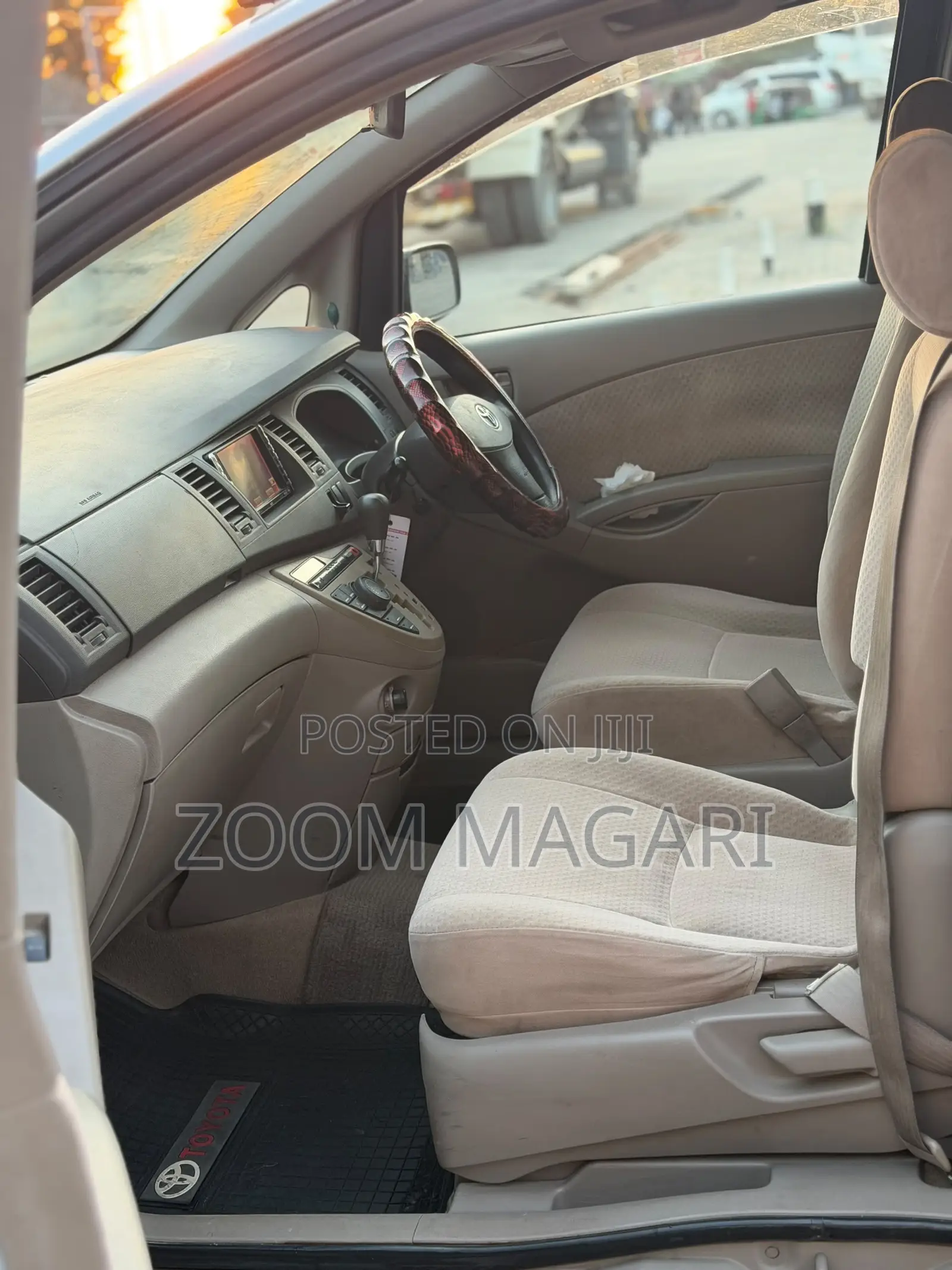 Toyota ISIS 2006 Silver