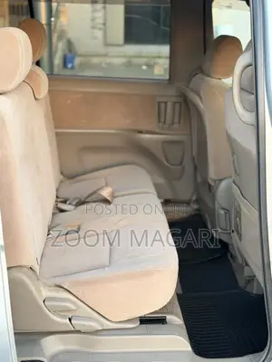 Toyota ISIS 2006 Silver