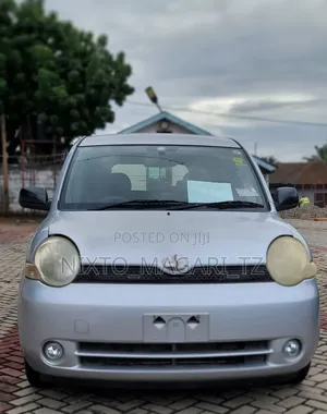 Toyota Sienta 2004 Silver