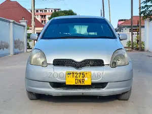 Toyota Vitz 2002 Silver