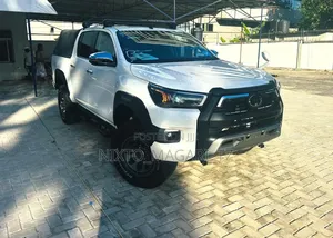 Toyota Hilux 2021 White