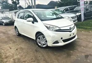 Toyota Ractis 1.3 FWD 2011 White