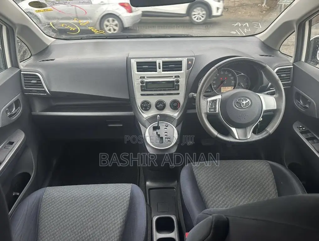 Toyota Ractis 1.3 FWD 2011 White