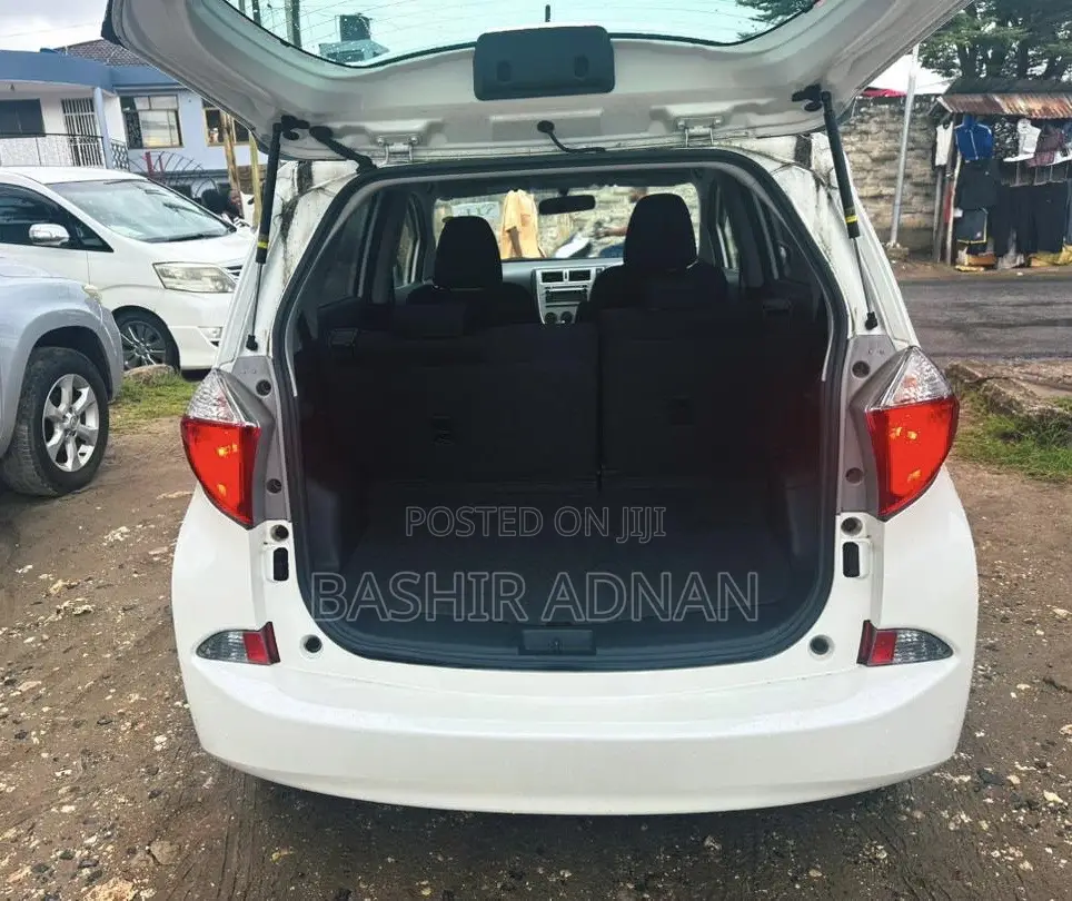 Toyota Ractis 1.3 FWD 2011 White