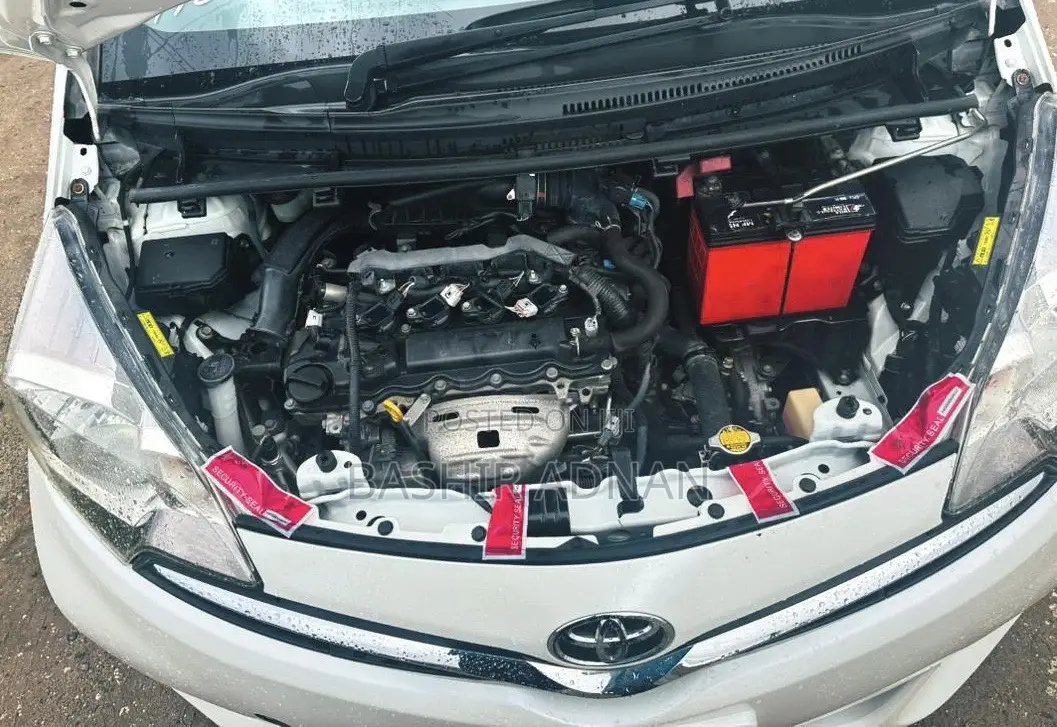 Toyota Ractis 1.3 FWD 2011 White
