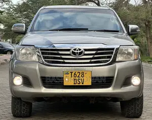 Toyota Hilux 2015 Gray