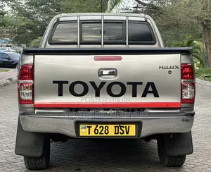 Toyota Hilux 2015 Gray