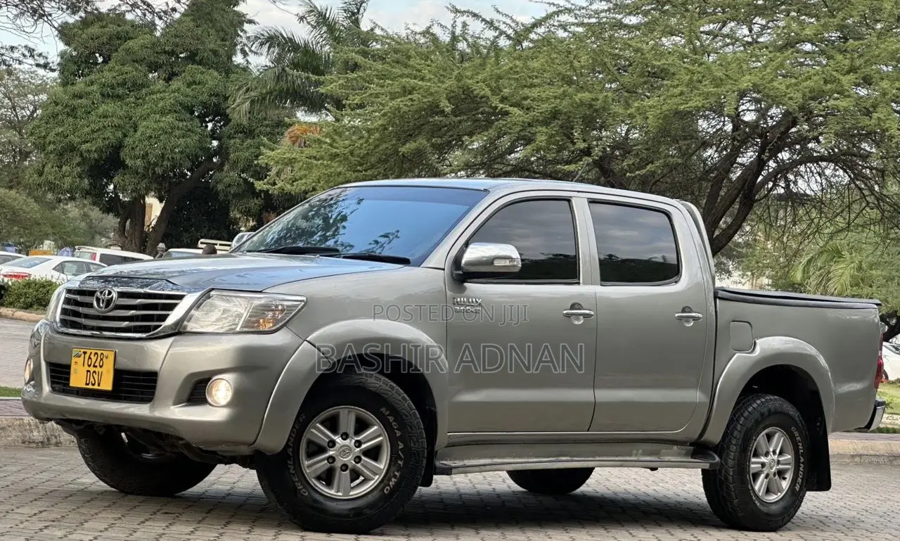 Toyota Hilux 2015 Gray