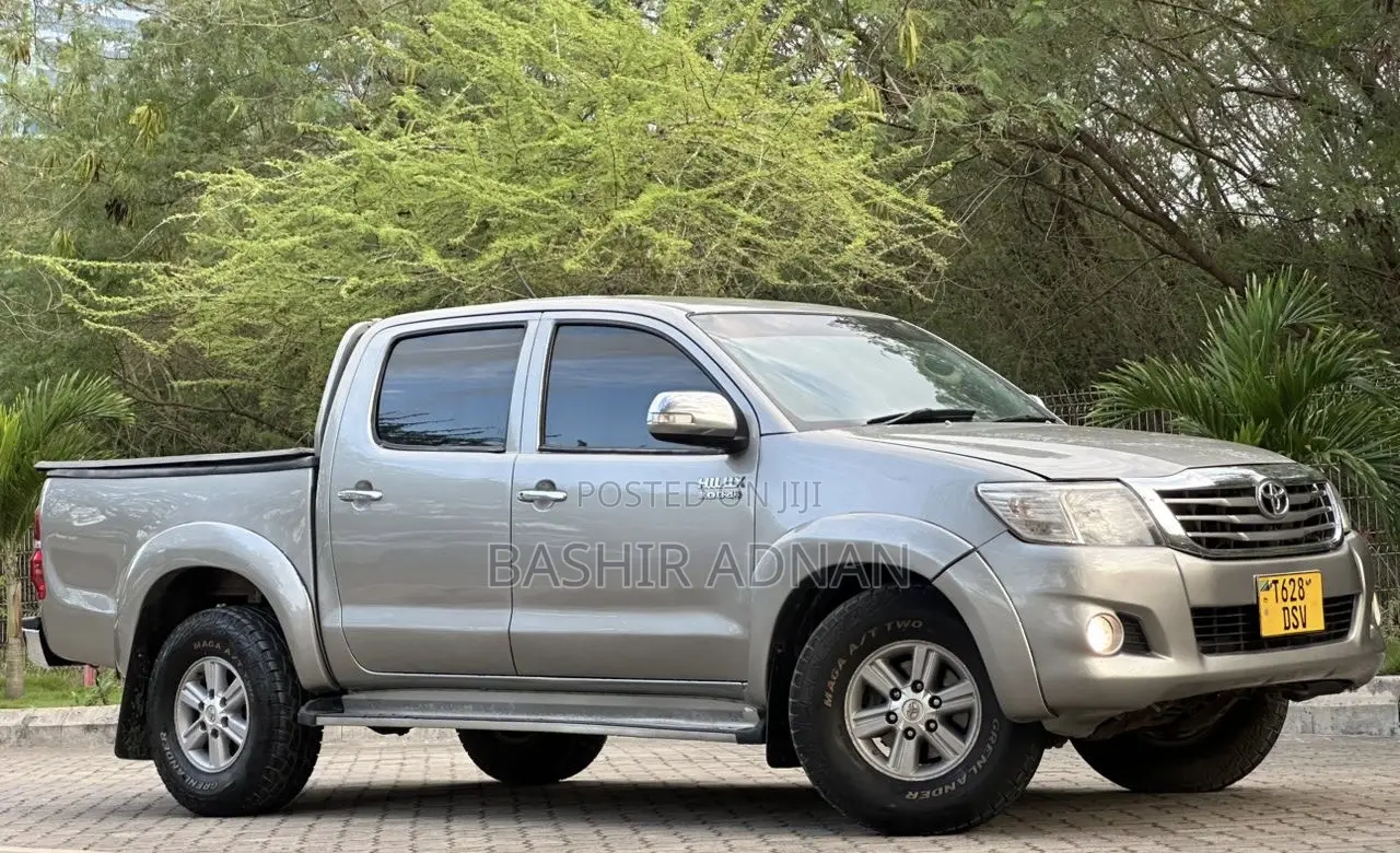 Toyota Hilux 2015 Gray