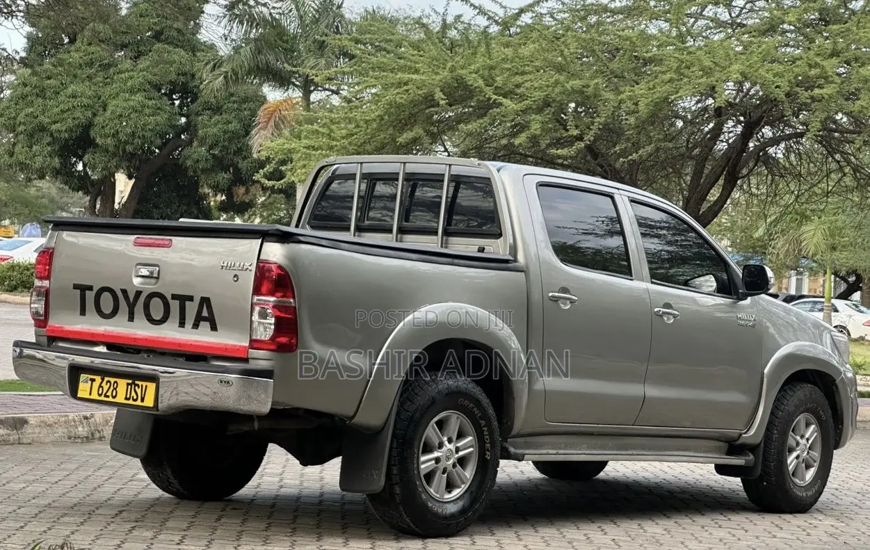 Toyota Hilux 2015 Gray