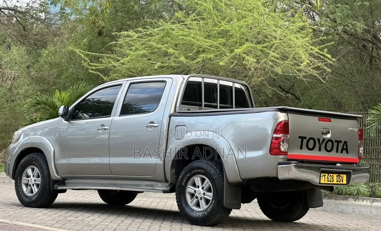 Toyota Hilux 2015 Gray