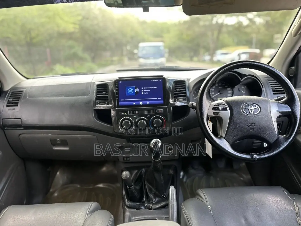 Toyota Hilux 2015 Gray