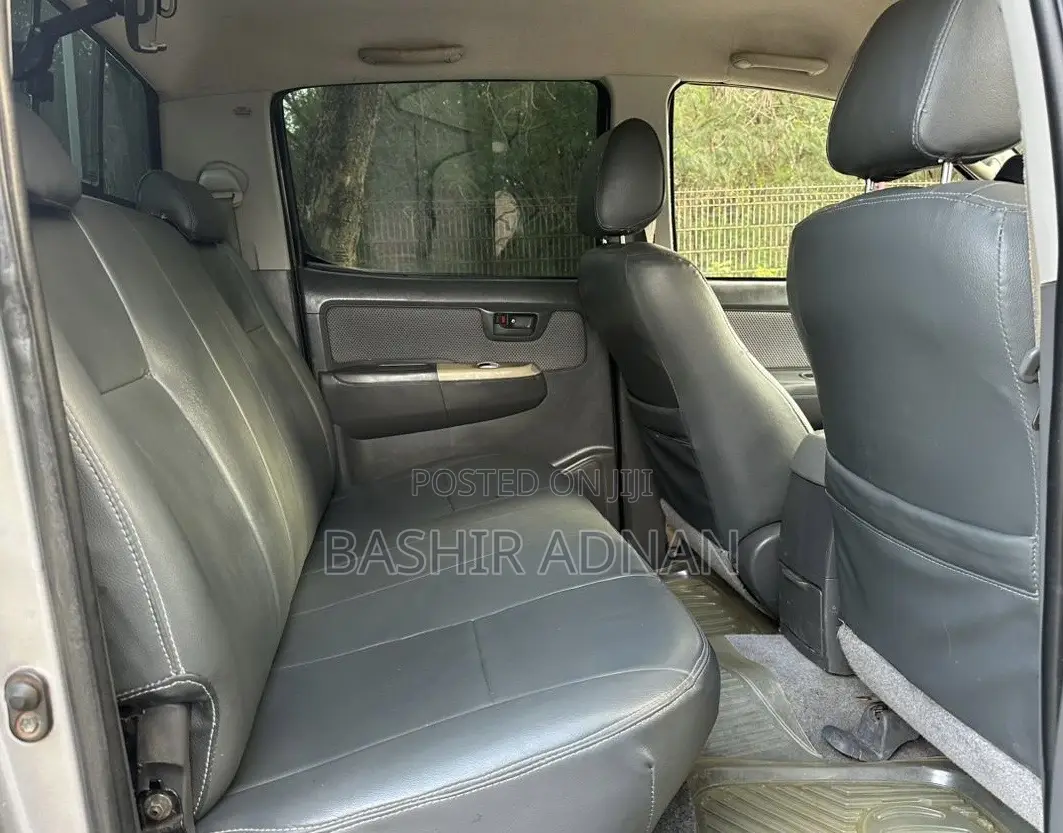 Toyota Hilux 2015 Gray
