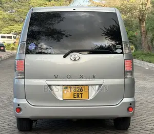Toyota Voxy 2006 Silver