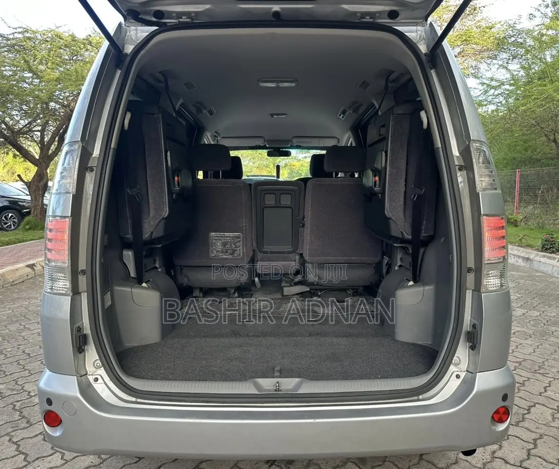 Toyota Voxy 2006 Silver