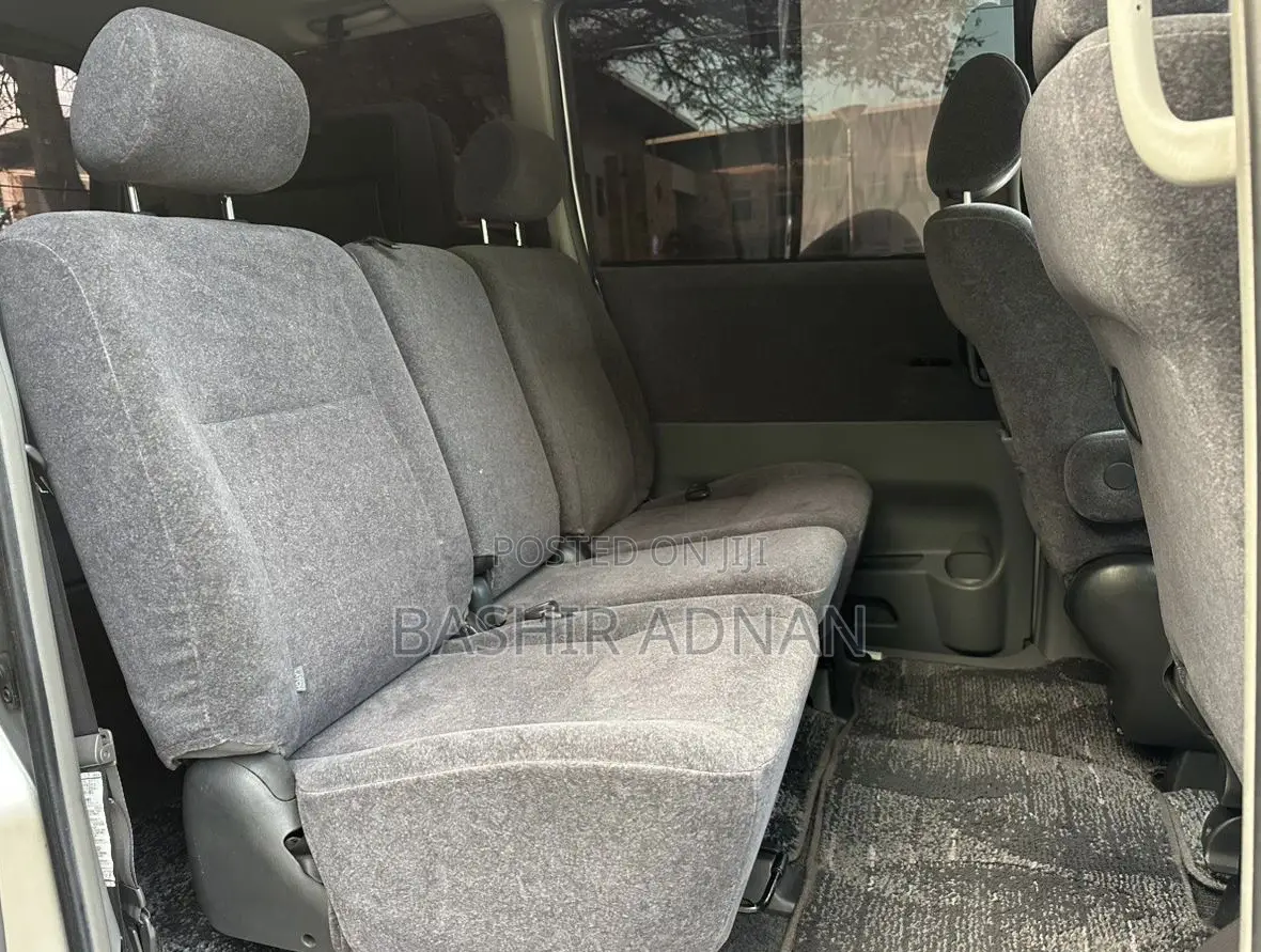 Toyota Voxy 2006 Silver