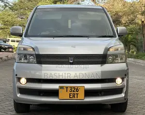 Toyota Voxy 2006 Silver