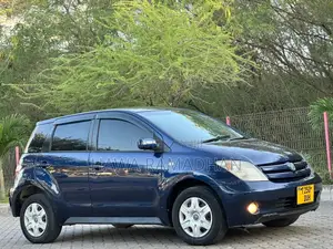Toyota IST 2004 Blue