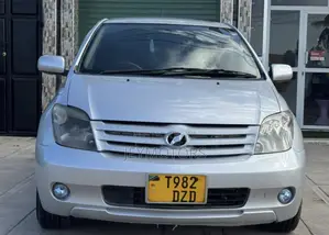 Toyota IST 2007 Silver