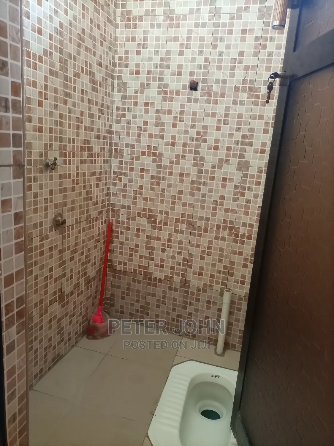 Chumba,Sebule Na Choo Ndani