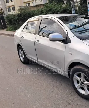 Toyota Belta 2004 Silver