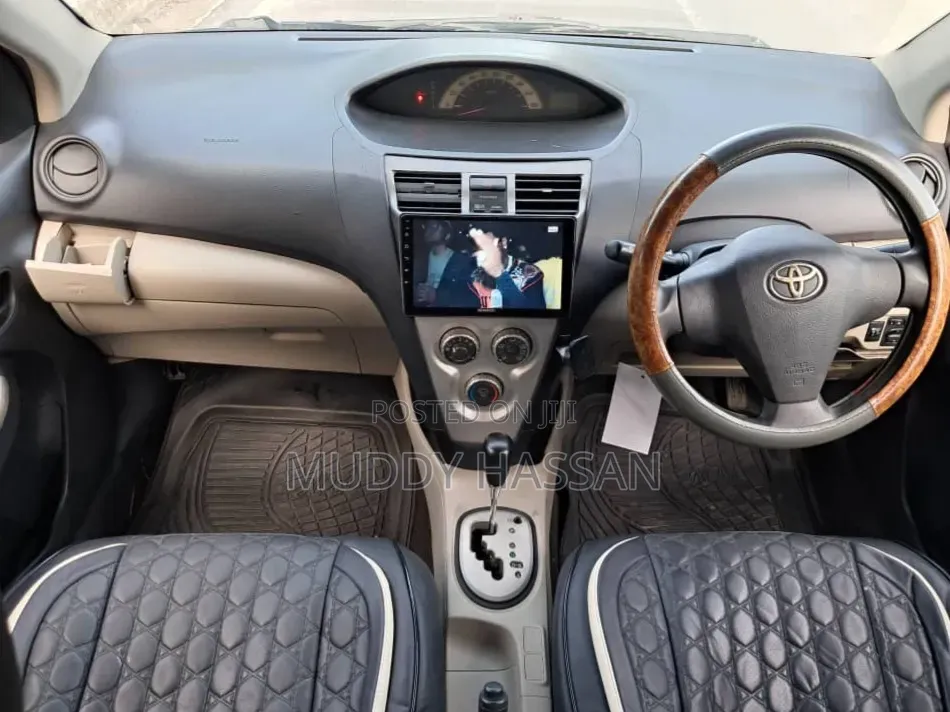 Toyota Belta 2004 Silver