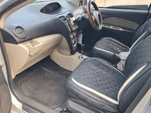 Toyota Belta 2004 Silver