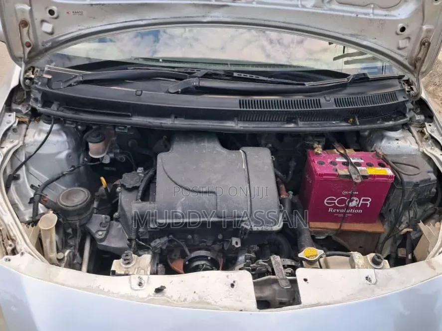 Toyota Belta 2004 Silver