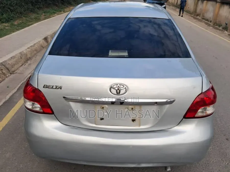 Toyota Belta 2004 Silver