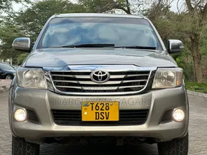 Toyota Hilux 2015 Gray