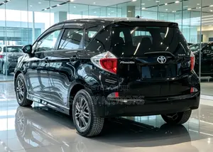 Toyota Ractis 2013 Black