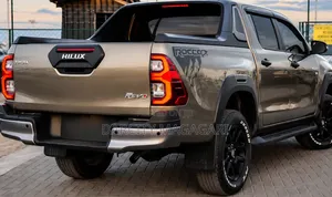 Toyota Hilux 2023 Gray