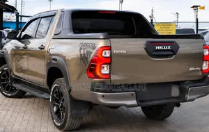 Toyota Hilux 2023 Gray