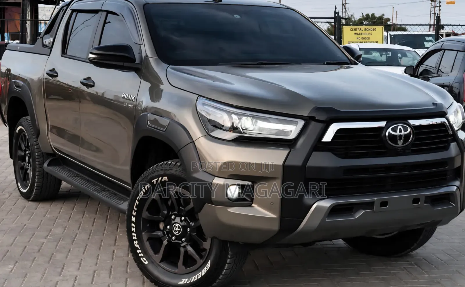 Toyota Hilux 2023 Gray