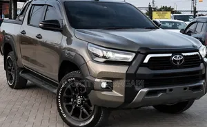 Toyota Hilux 2023 Gray