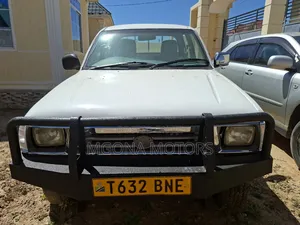 Toyota Hilux 1995 Off white