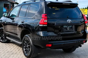 Toyota Land Cruiser Prado 2023 Black